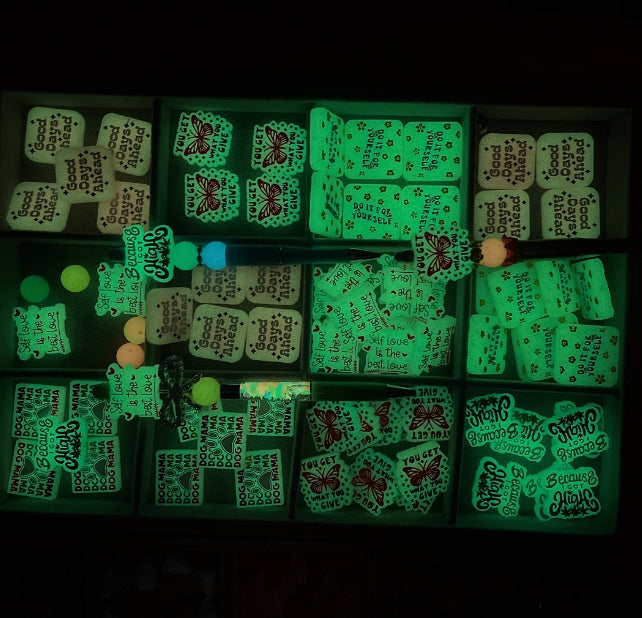 Wholesale Luminous 15pcs/30pcs Inspirational Words 2D Butterfly Dog Paw Silicone Beads Mix